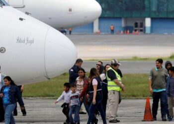 Estados Unidos envía primeros tres vuelos con deportados a Guatemala