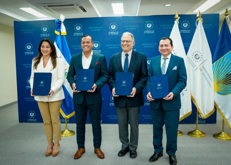 Gobierno beneficiará con créditos para compra y reparación de viviendas a 1,300 familias