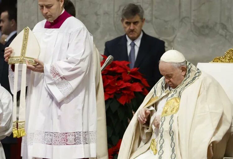 El papa Francisco inauguró el 2023 con un recuerdo al fallecido Benedicto XVI