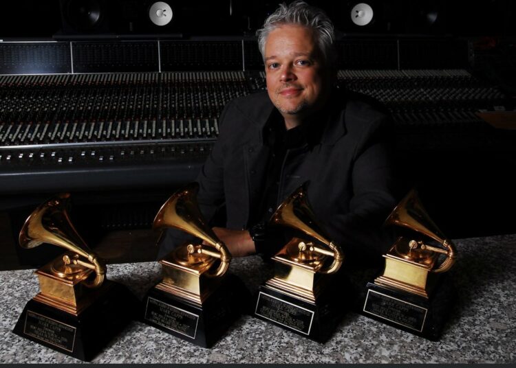 Policía de EE.UU. dispara mortalmente a un ganador de premios Grammy Mark Capps acusado de agresión y secuestro