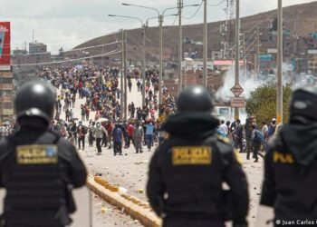 Protestas contra presidenta de Perú dejan 67 personas hospitalizadas