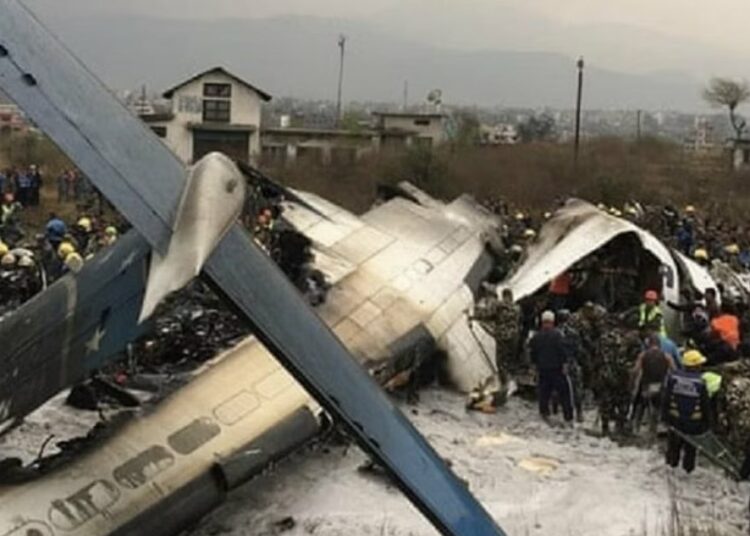 (IMÁGENES FUERTES) Al menos 67 muertos en accidente aéreo en Nepal