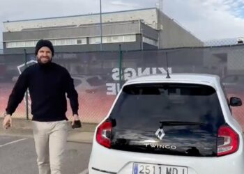 Piqué cumple su promesa: llega en un Twingo al estadio de la Kings League