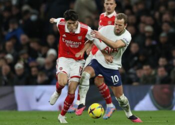 Arsenal se impone en el estadio de Tottenham Hotspur