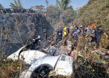 Sigue en Nepal la búsqueda de las víctimas de accidente aéreo