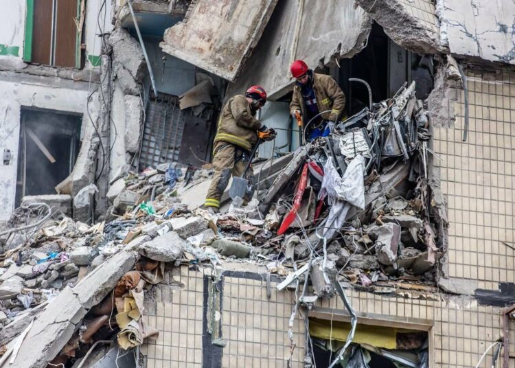 Ascendió a 35 el número de muertos tras el ataque ruso contra un edificio residencial en Dnipro