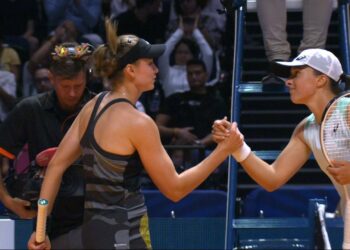Iga Swiatek la número uno del mundo cayó ante Elena Rybakina en los octavos de final del Australian Open