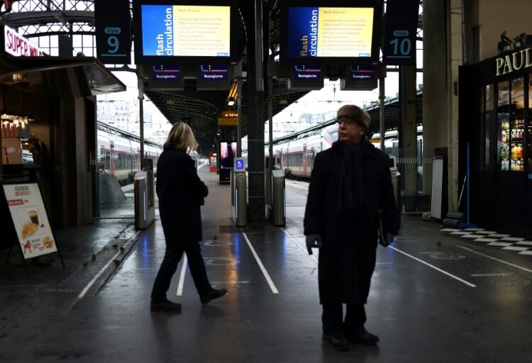 Un incendio intencional interrumpió todos los trenes en una gran estación de París