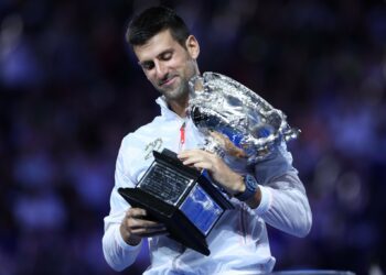 Novak Djokovic venció a Stéfanos Tsitsipás y conquistó por décima vez el Australian Open