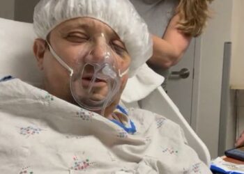 Jeremy Renner intentaba salvar a su sobrino cuando fue arrollado por un quitanieves