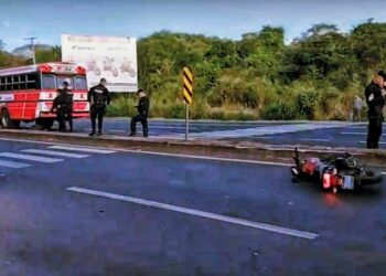 Motociclista muere tras fuerte accidente en Sonsonate