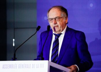 Escándalo en Francia: separaron de su cargo al presidente de la Federación de Fútbol tras la acusación de abuso sexual