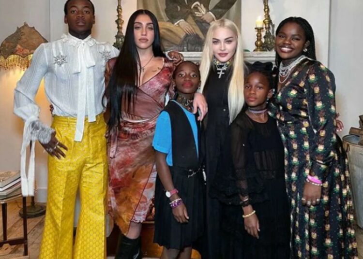 ¿Por qué señalan a la fundación africana de Madonna por presunto tráfico de menores?