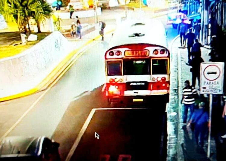 Las fuerzas de seguridad se apoyan con equipos tecnológicos para evitar robos a usuarios de autobuses