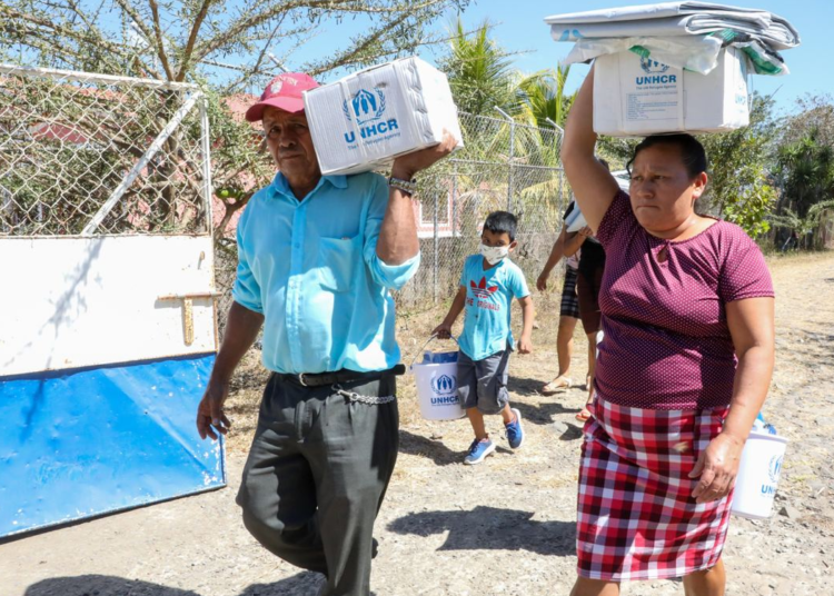 Gobierno continúa brindando asistencia a las familias afectadas por la serie sísmica en Ahuachapán