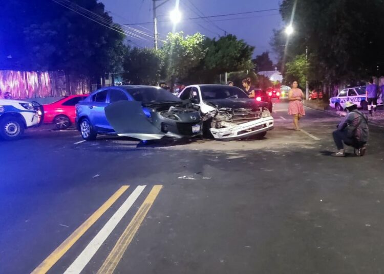 Accidente deja tres lesionados en la colonia Atlacatl