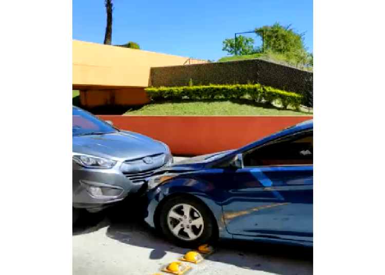 Fuerte accidente de tránsito en Antiguo Cuscatlán