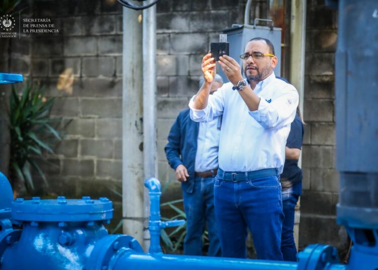 ANDA inspecciona sistema de agua potable en Antiguo Cuscatlán