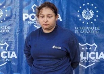 Capturan a mujer quien presuntamente ayer asesinó a su hija de 8 años en Apopa