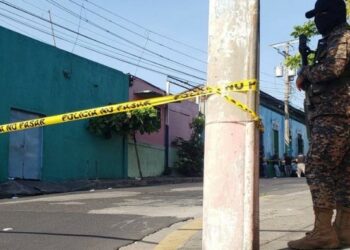 Una persona sin vivienda muere en la avenida Cuscatlán, en esta capital