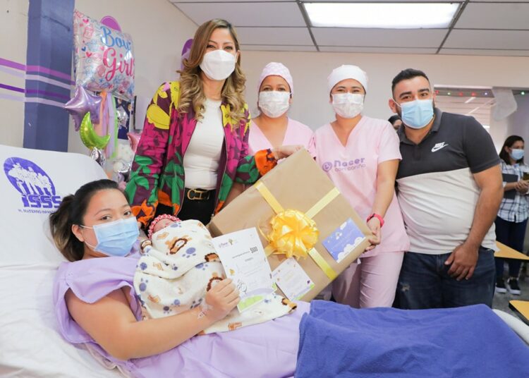 Primera bebé del año nació a las 00:08