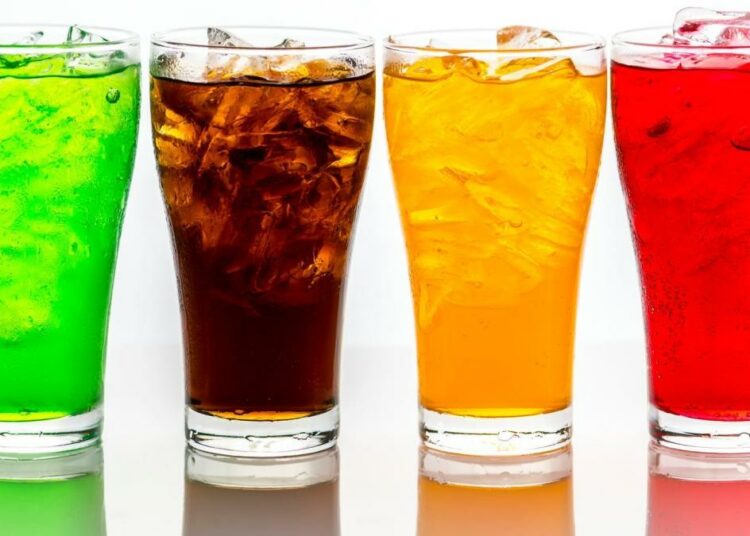 En el Reino Unido un impuesto a las bebidas azucaradas evitó más de 5000 casos de obesidad infantil al año