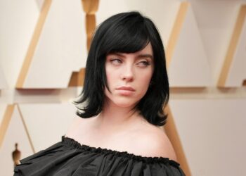 Padres de Billie Eilish sufren intento de asalto en su mansión, hay un detenido