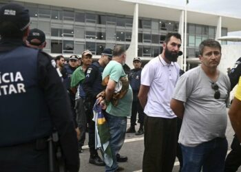 La policía desmonta campamentos bolsonaristas en Brasilia y hay 1.200 detenidos