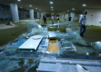(VIDEO) Imágenes inéditas muestran a bolsonaristas destruyendo el palacio presidencial en Brasilia
