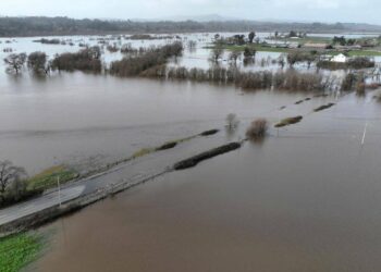 Inundaciones y deslaves en California: hay 14 muertos y se esperan más lluvias