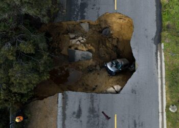 Lluvias, aludes y socavones no dan tregua a California