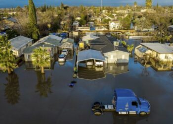 Disminuyen las lluvias en California y la limpieza continúa después de que una avalancha de tormentas asoló el estado y dejó al menos 20 muertos