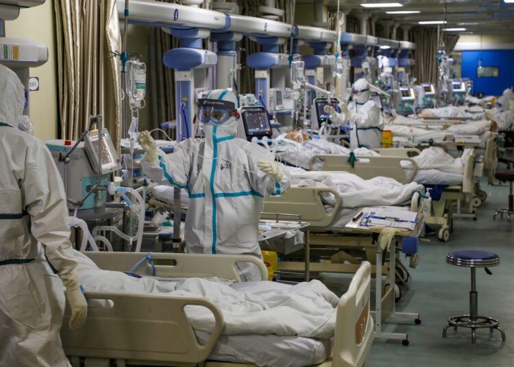 La ola de casos de COVID-19 en China ya habría alcanzado el pico máximo, según un modelo informático