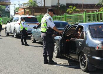 Autoridades desarrollan controles vehiculares en diferentes zonas del país