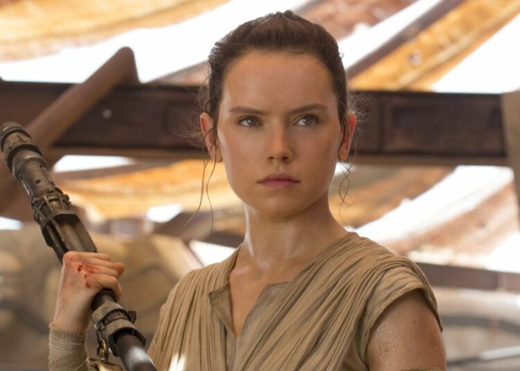 Star Wars: Daisy Ridley asegura que J.J. Abrams fue quien tuvo la idea sobre el controversial origen de Rey