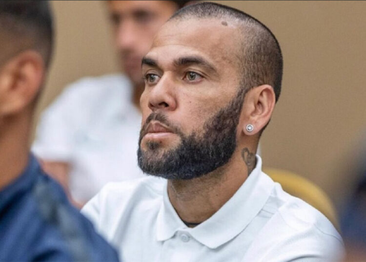 El abogado de Dani Alves explica por qué el brasileño ha cambiado tantas veces de versión