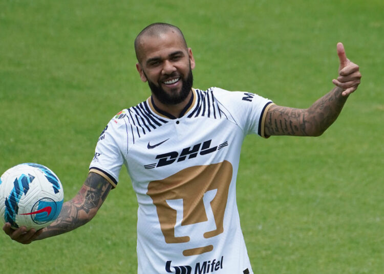 Dani Alves desmintió la denuncia en su contra por presunta agresión sexual