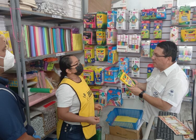 Defensoría verifica precios y sondeo de útiles escolares en el occidente del país