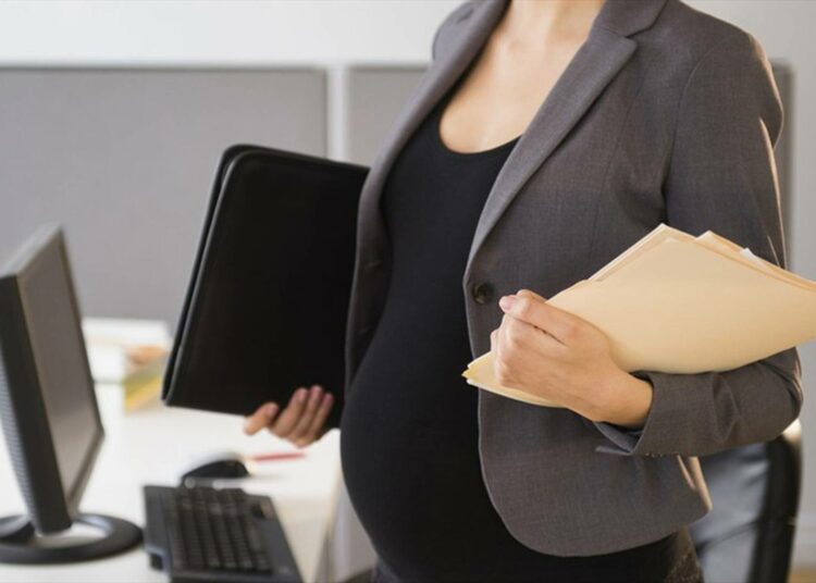 Acuerdan reformas al Código de Trabajo para garantizar el reinstalo laboral de mujeres embarazadas despedidas