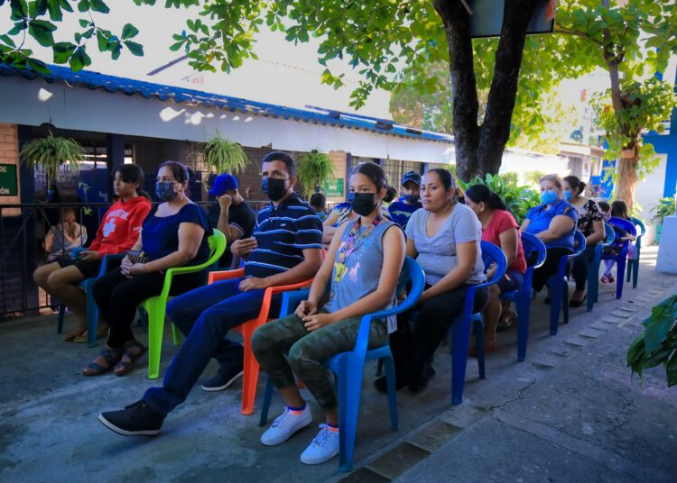 Diputados realizan jornada de salud y entregan uniformes deportivos en distintas comunidades