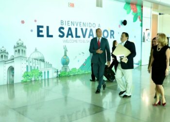 Llega a El Salvador William Duncan, nuevo embajador de los EE.UU.