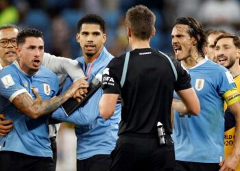 FIFA sanciona a cuatro futbolistas de Uruguay por incidentes en el Mundial