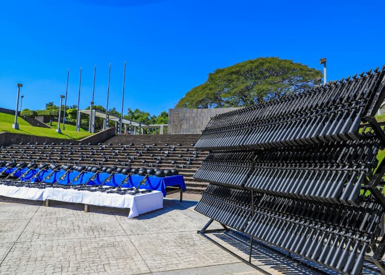 Entregan fusiles y cascos balísticos a soldados