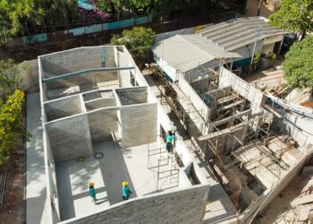 VIDEOS – FOTOS | Estudiantes de Santa Rosa Guachipilín, de Santa Ana, están próximos a estrenar su escuela