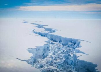 Se desprende un iceberg que casi triplica en tamaño a la ciudad de Madrid en la Antártida