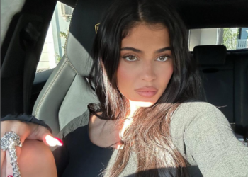 Kylie Jenner muestra por primera vez el rostro de su bebé y revela el nombre