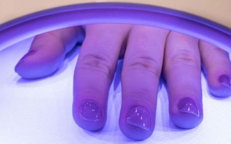 Alertan sobre posibles riesgos de la manicura con gel daña el ADN, según un nuevo estudio