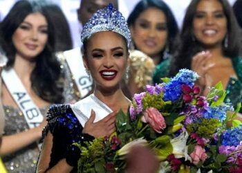 Miss Universo R’Bonney Gabriel renuncia a su corona de Miss USA