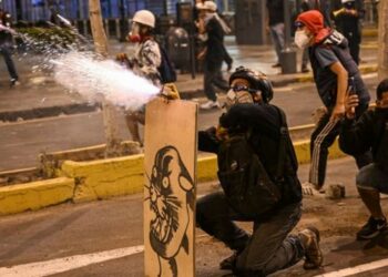 Perú registra violentas protestas y más personas heridas en Lima