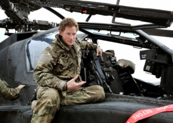 El príncipe Harry no debió revelar haber matado a 25 talibanes en Afganistán